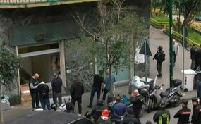 Atracadores de bancos en Italia toman como rehenes a 25 personas