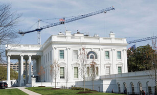 Juez ampl&iacute;a prohibici&oacute;n de sal&oacute;n de baile de la Casa Blanca