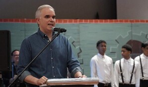 Ministro de Educaci&oacute;n encabeza gala de arte en Santiago y destaca formaci&oacute;n integral en escuelas