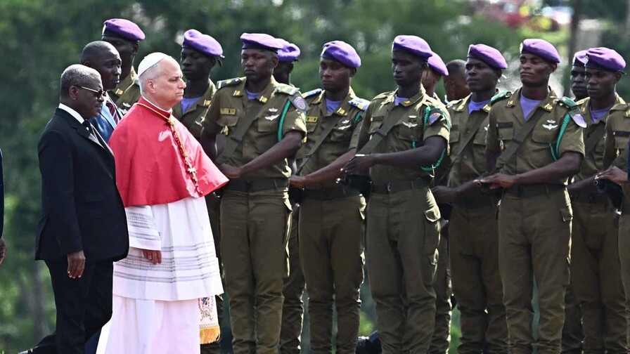 El papa Le&oacute;n XIV critica inversiones en armas mientras v&iacute;ctimas siguen sin atenci&oacute;n en Camer&uacute;n