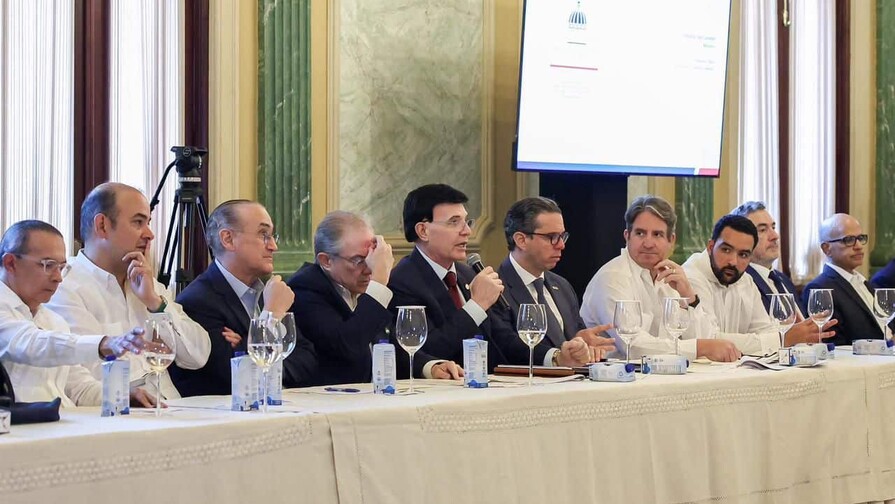 Empresarios buscan mitigar alza de fletes y comerciantes garantizan precios de la canasta b&aacute;sica