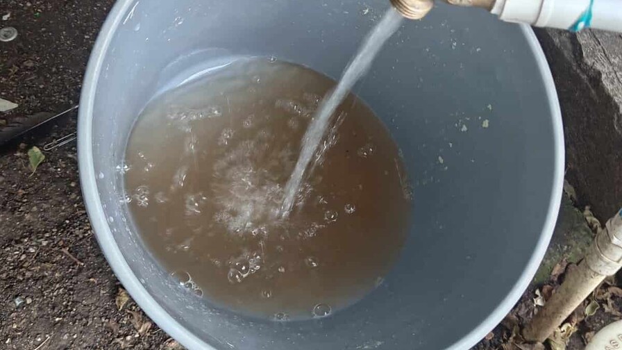 Debido las lluvias, el agua llega turbia a sectores de Santiago