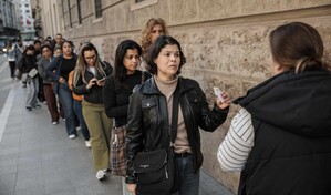 Espa&ntilde;a abre el proceso masivo de regularizaci&oacute;n y comienza a recibir solicitudes de migrantes