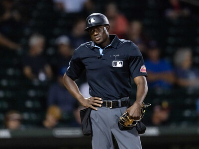 Félix Neón debuta mañana como umpire de la MLB