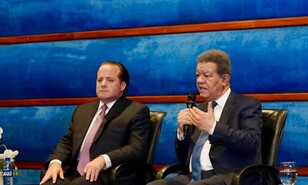 Leonel se re&uacute;ne con delegaci&oacute;n del Gobierno y le sugiere no tomar medidas que afecten al pueblo