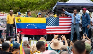 Manifestantes piden ante embajada de EE. UU. en Venezuela elecciones y ajustes salariales