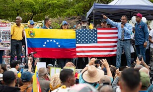 Manifestantes piden ante embajada de EE. UU. en Venezuela elecciones y ajustes salariales