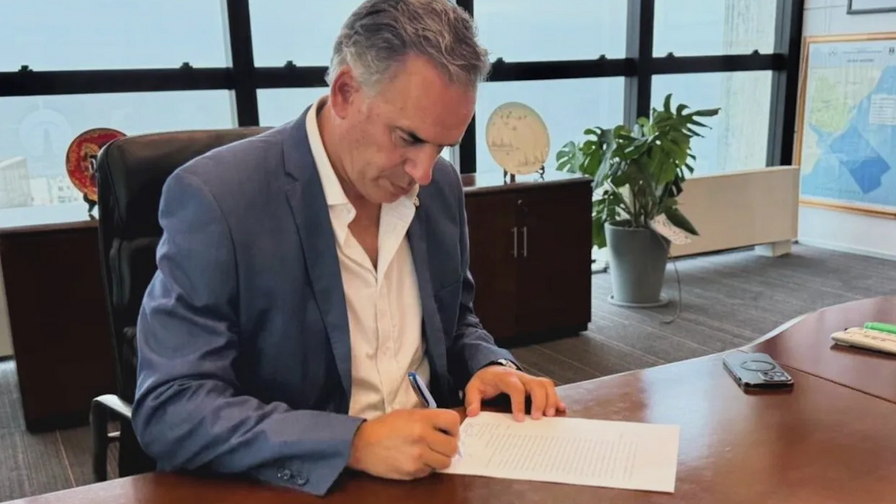 El presidente Orsi firma el decreto reglamentario de la ley de eutanasia en Uruguay El presidente Orsi firma el decreto reglamentario de la ley de eutanasia en Uruguay