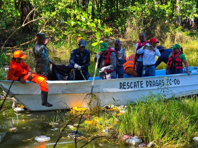 Realizan saneamiento de la Laguna La Redonda en Santo Domingo