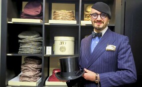 La sombrerer&iacute;a que invent&oacute; el bomb&iacute;n cumple 350 a&ntilde;os con clientes como Churchill y Beckham