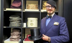 La sombrerería que inventó el bombín cumple 350 años con clientes como Churchill y Beckham