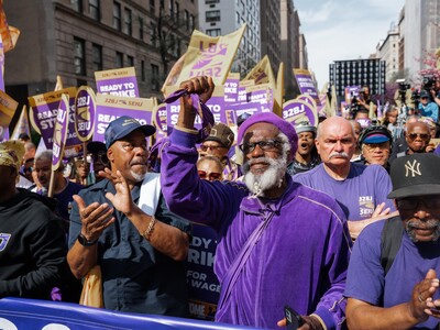 Trabajadores de edificios de vivienda privada en NY autorizan huelga