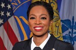 Trump nomina a veterana médica militar para dirigir la autoridad sanitaria de EE. UU. Trump nomina a veterana médica militar para dirigir la autoridad sanitaria de EE. UU.