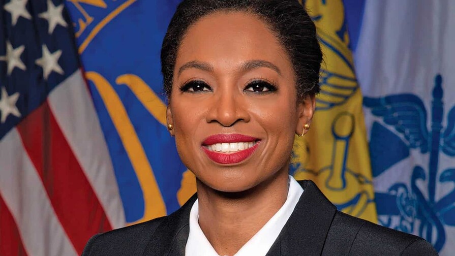 Trump nomina a veterana médica militar para dirigir la autoridad sanitaria de EE. UU.