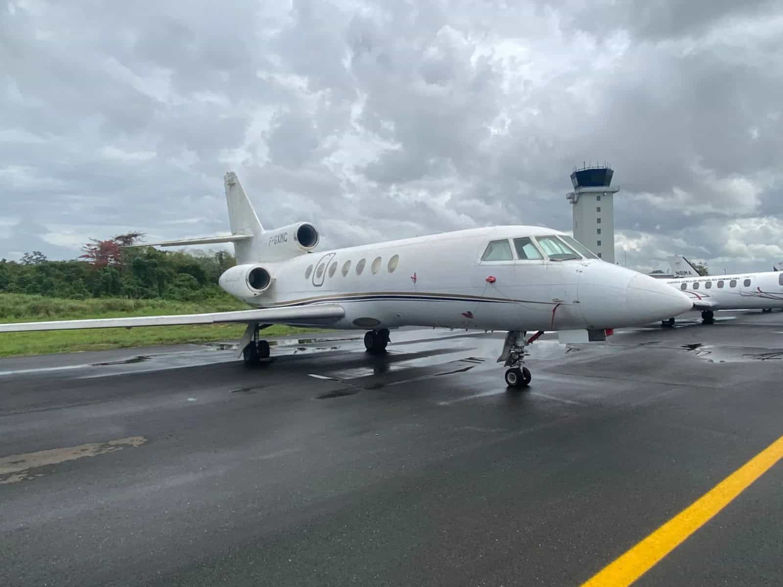 El avión, un Falcón Dassault 50, serie 190, del año 1988, matrícula F-GXMC, con precio base de 95,200,000 pesos