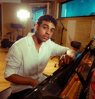 Ansel Mauricio debuta con su sencillo "Mente en Shuffle"