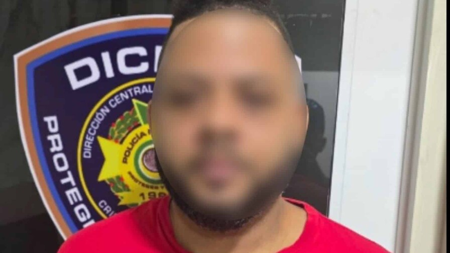 Detienen a hombre vinculado a asaltos en rutas de transporte público en Santiago