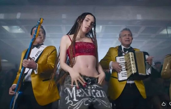 Belinda presenta su nuevo sencillo Por ella junto a Los &Aacute;ngeles Azules