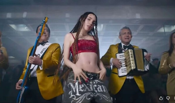 Belinda presenta su nuevo sencillo Por ella junto a Los &Aacute;ngeles Azules