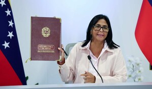 Delcy Rodríguez firma la nueva Ley de Minas y agradece a Trump por la buena disposición