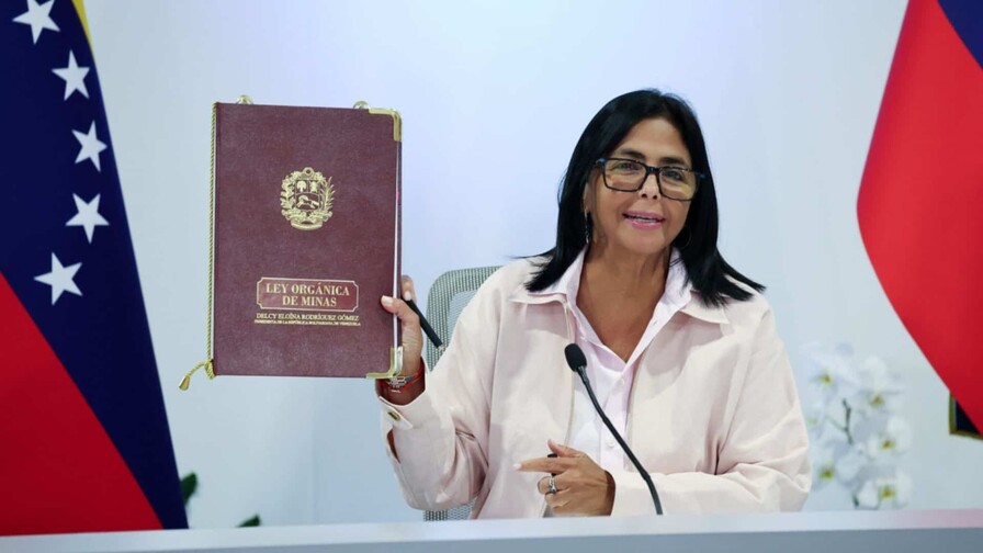 Delcy Rodríguez firma la nueva Ley de Minas y agradece a Trump por la buena disposición