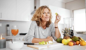 Nutrici&oacute;n y menopausia: c&oacute;mo prepararte para una transici&oacute;n m&aacute;s llevadera