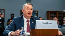 Renuncia el jefe interino de ICE y supervisor del plan de deportaci&oacute;n masiva de Trump