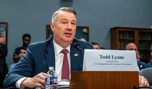 Renuncia el jefe interino de ICE y supervisor del plan de deportación masiva de Trump