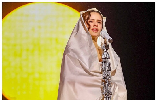 Rosal&iacute;a publica Lux (Complete Works), con una versi&oacute;n in&eacute;dita de Dios es un stalker