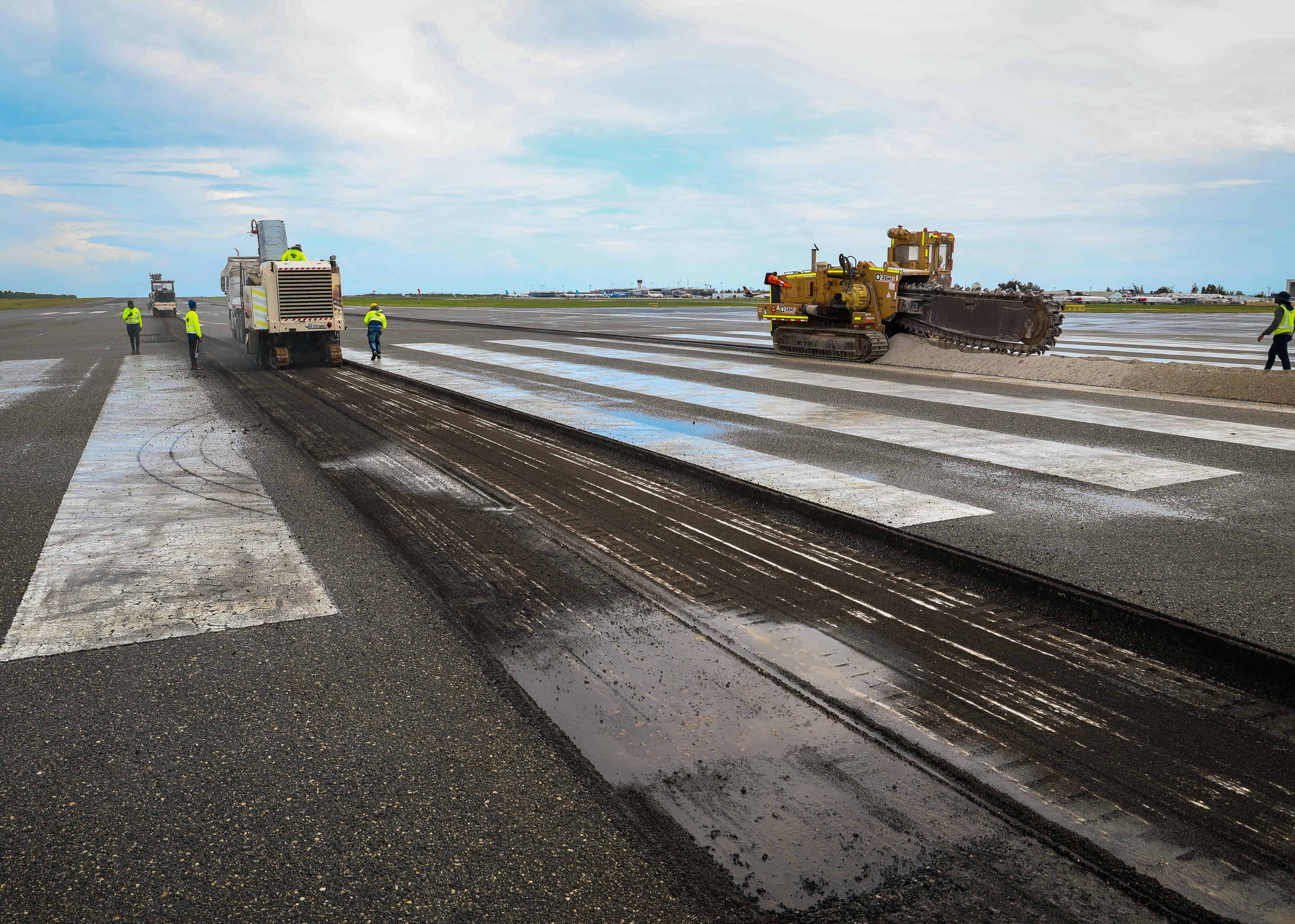 Inicio de los trabajos de rehabilitaci&oacute;n y mantenimiento mayor de la pista principal 17-35 del Aeropuerto Internacional de Las Am&eacute;ricas.