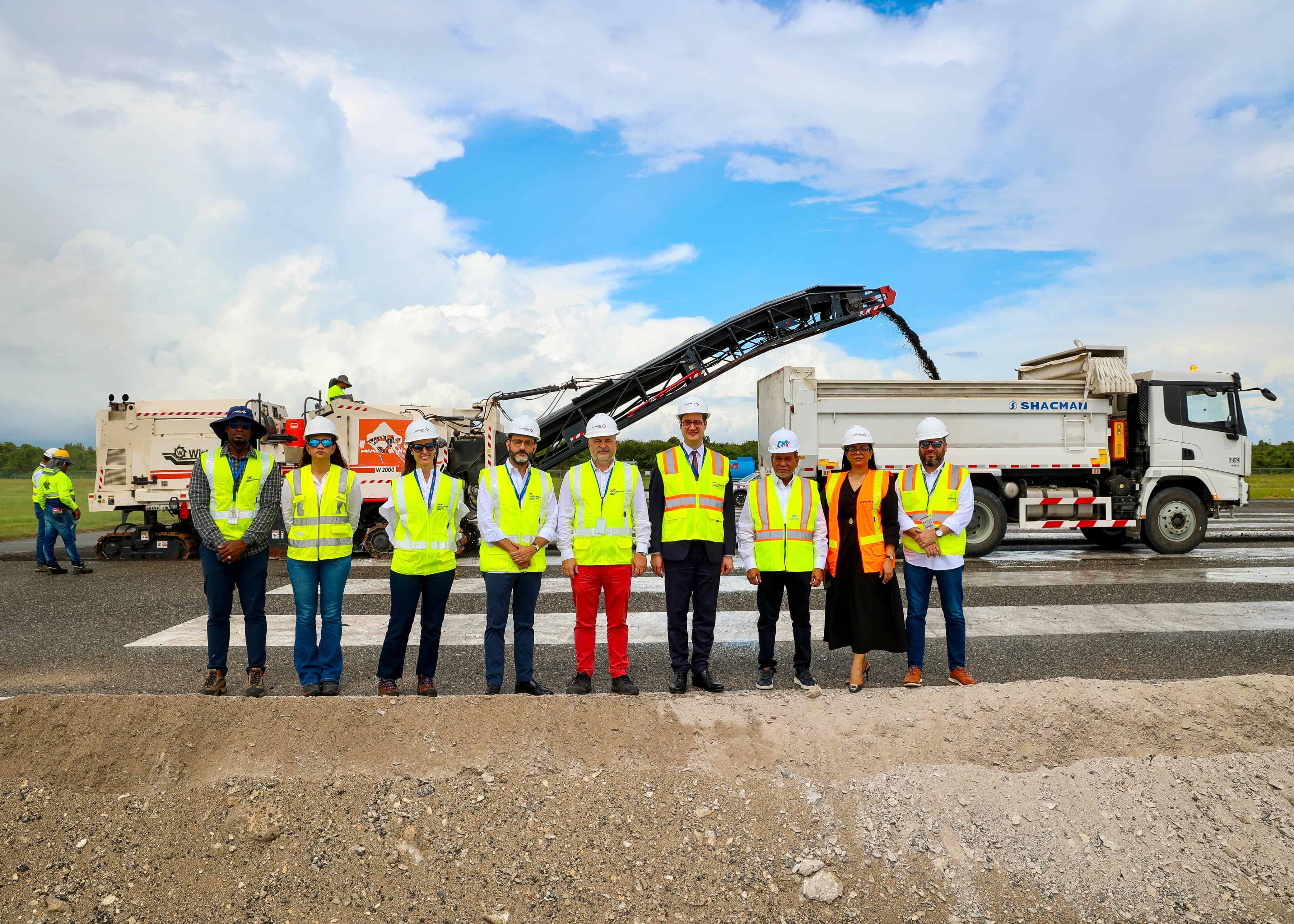 Inicio de los trabajos de rehabilitaci&oacute;n y mantenimiento mayor de la pista principal 17-35 del Aeropuerto Internacional de Las Am&eacute;ricas.