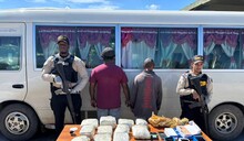 Autoridades decomisan 11 pacas de marihuana y dinero durante operativo en Barahona