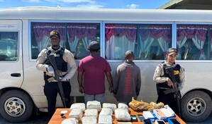 Autoridades decomisan 11 pacas de marihuana y dinero durante operativo en Barahona