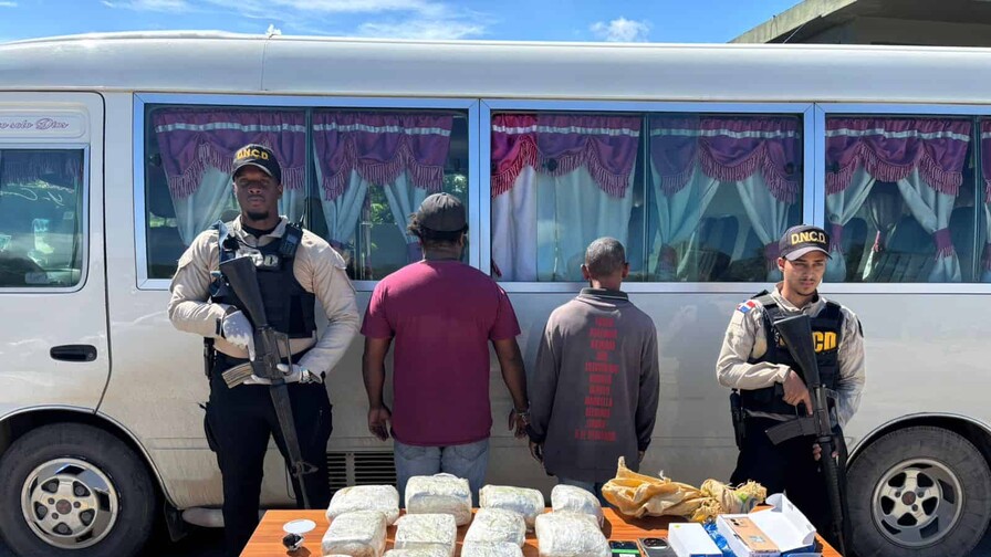 Autoridades decomisan 11 pacas de marihuana y dinero durante operativo en Barahona