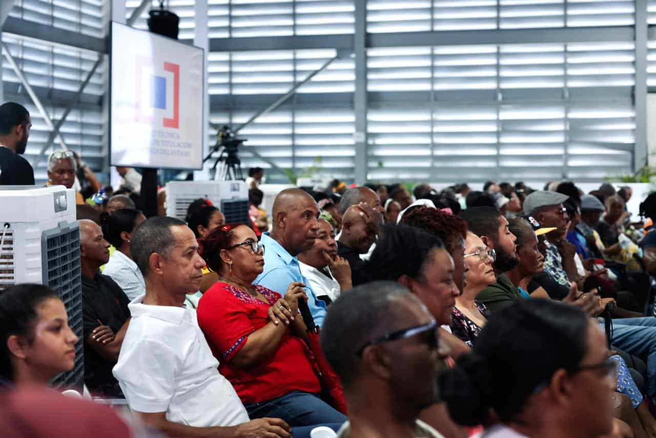 P&uacute;blico presente durante la entrega de t&iacute;tulos