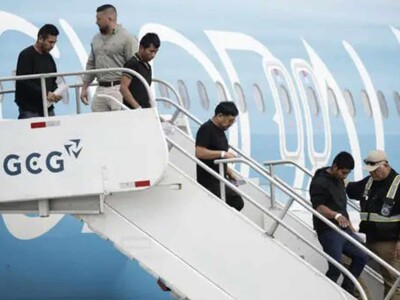 Costa Rica recibe migrantes deportados de Estados Unidos
