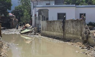 Abinader anuncia reconstrucci&oacute;n de puentes y proyecto habitacional en Villa Montellano
