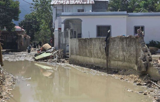 Abinader anuncia reconstrucci&oacute;n de puentes y proyecto habitacional en Villa Montellano