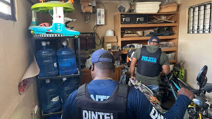 Autoridades decomisan drogas y m&aacute;quinas tragamonedas en operativos en La Romana