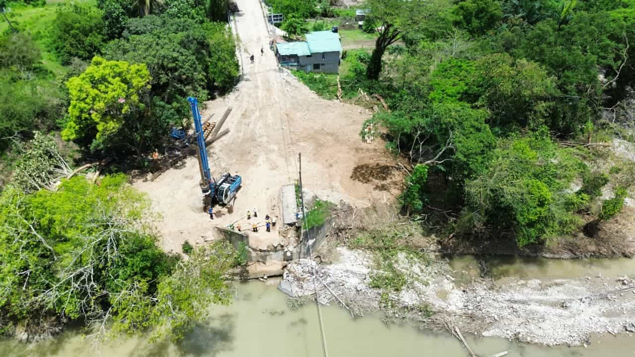 Im&aacute;genes de los trabajos para hacer el nuevo puente.