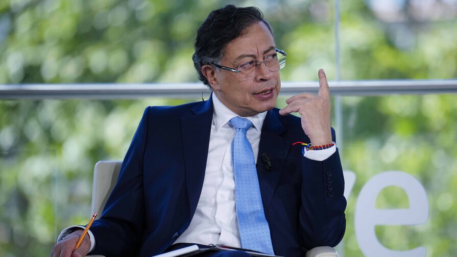 Juez ordena a Petro suspender bombardeos en frontera con Venezuela para proteger menores Juez ordena a Petro suspender bombardeos en frontera con Venezuela para proteger menores