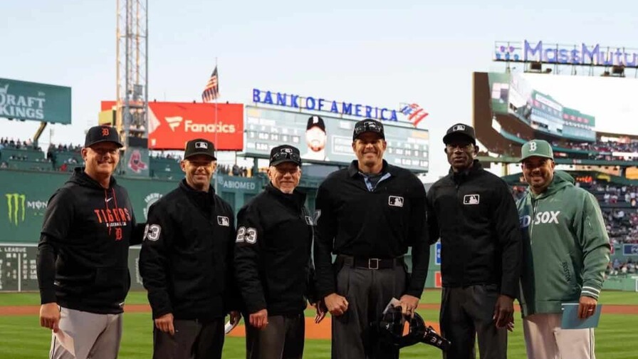 Haza&ntilde;a cumplida: F&eacute;lix Ne&oacute;n debuta como &aacute;rbitro de Grandes Ligas en el juego Detroit-Boston