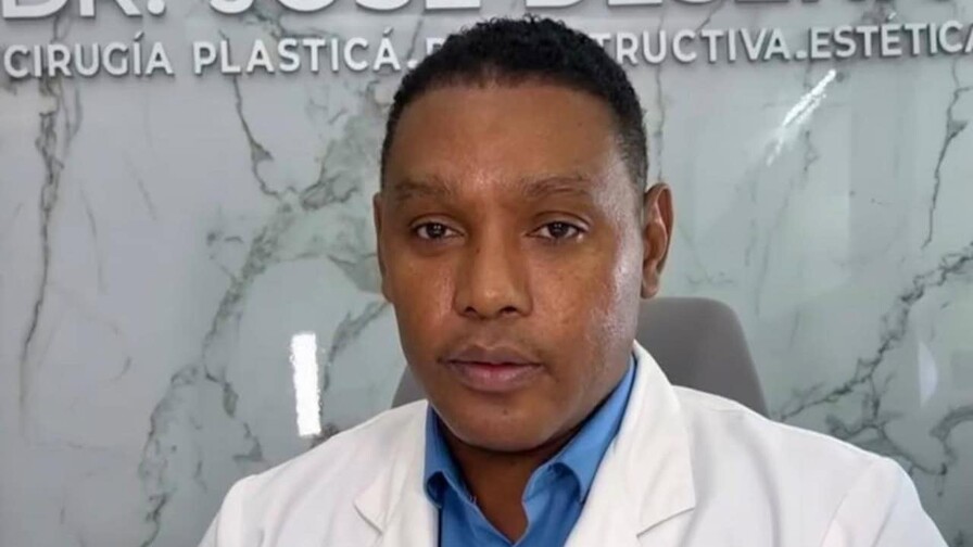 Arrestan a cirujano plástico condenado por homicidio involuntario tras revocación de pena suspendida Arrestan a cirujano plástico condenado por homicidio involuntario tras revocación de pena suspendida