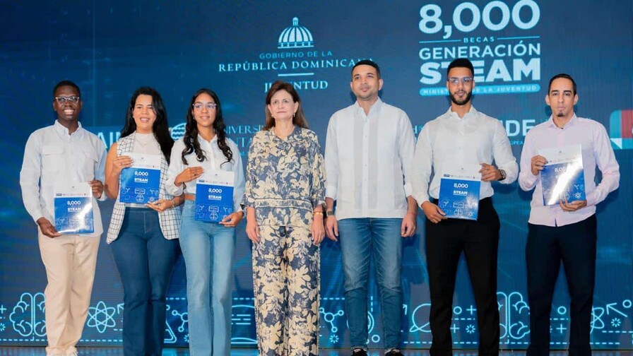 Ministerio de la Juventud entrega becas Generaci&oacute;n STEAM a j&oacute;venes de la regi&oacute;n Norte