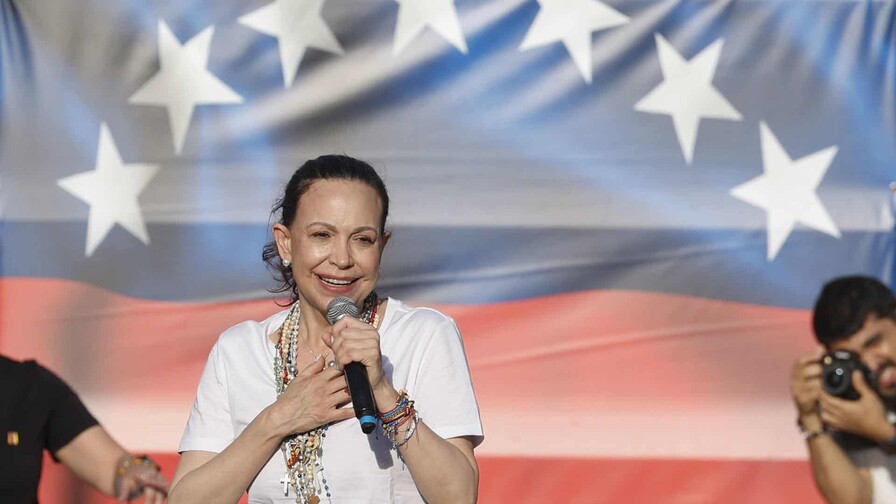 Miles de personas reciben a Mar&iacute;a Corina Machado en Madrid al grito de &iexcl;Presidenta!