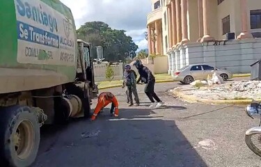 Testigo que filmó a chofer ultimado por motoristas en Santiago explica por qué no intervino