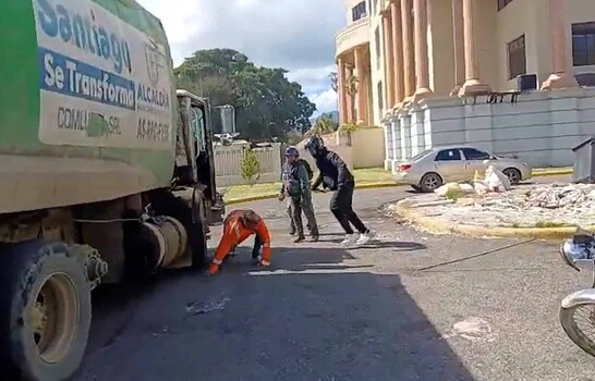 Depositan solicitud de medida de coerci&oacute;n contra motoristas por la muerte de chofer en Santiago