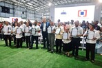 Presidente Abinader entrega 2,000 t&iacute;tulos de propiedad en el polideportivo Domingo Savio