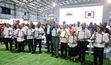 Presidente Abinader entrega 2,000 t&iacute;tulos de propiedad en el polideportivo Domingo Savio