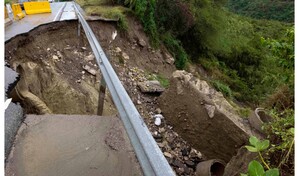 Socav&oacute;n deja parcialmente incomunicada a la provincia San Jos&eacute; de Ocoa